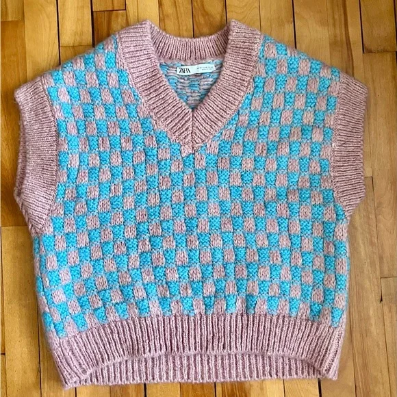 Pink and Blue printed knit Sweater Vest - Picture 7 of 12